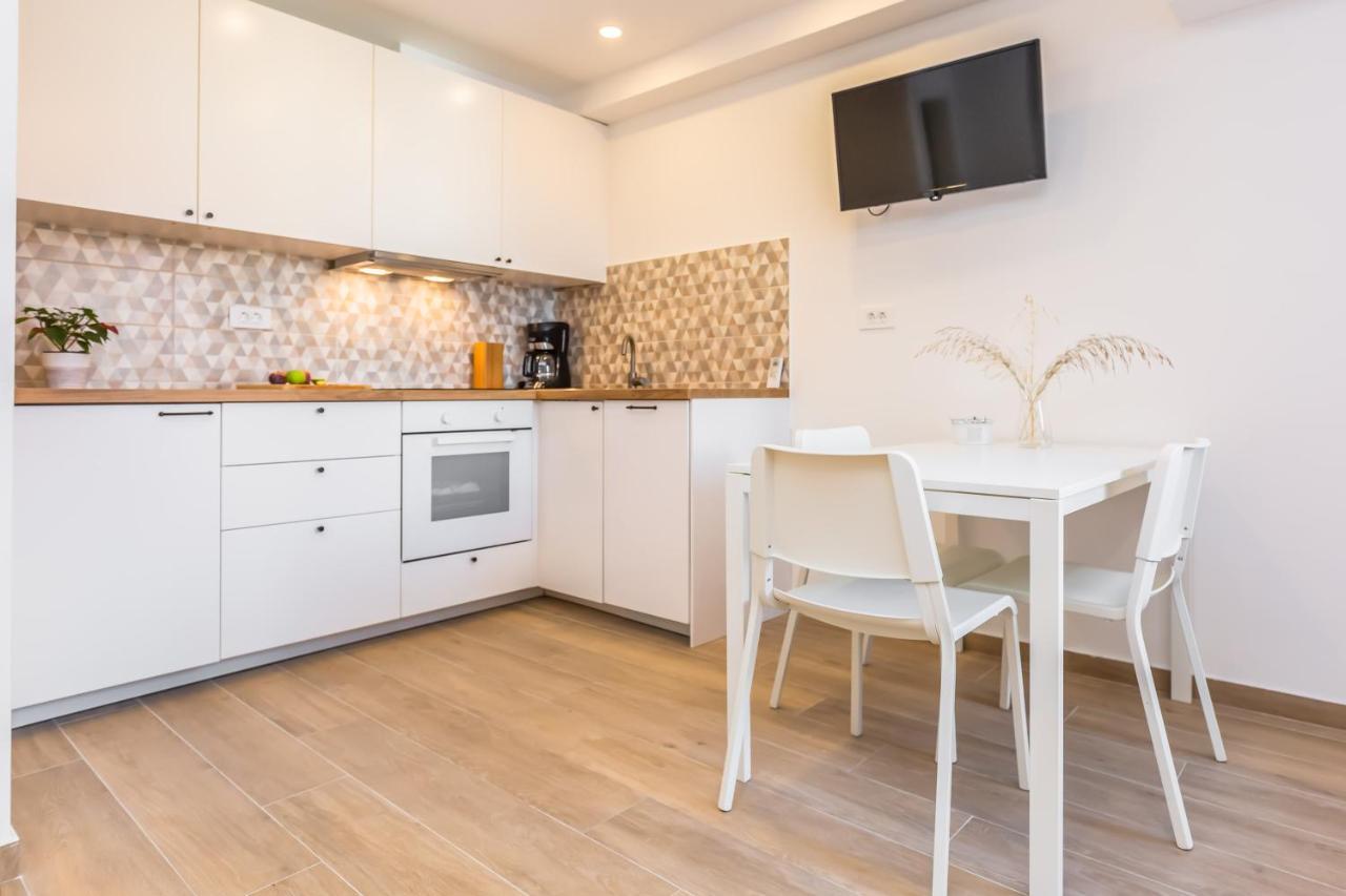 Adris Apartments Omiš Zewnętrze zdjęcie